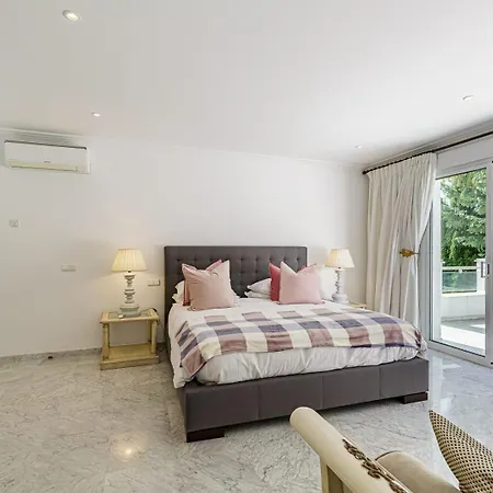 Helza Holiday home *